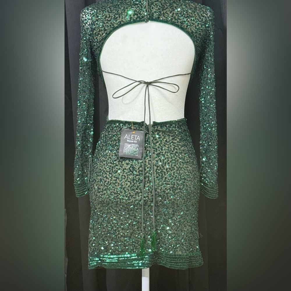 Elegant Green Sequin Dress - Picture 3 of 8